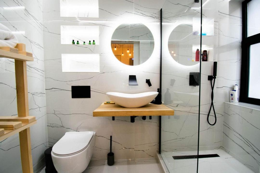 --balcescu Downtown Oasis - Secured Parking Nearby - Self Check In - Metro Station At 1min Apartament *